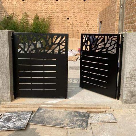 Metal Gate Design Modern Entrance, Latest Main Gate Design Entrance Iron Doors, Main Gate Design Entrance Iron Doors, Iron Gate Design Modern Entrance, Main Grill Gate Design, Metal Gate Designs, Modern Iron Gate Designs, Latest Main Gate Designs, Gate Design Ideas