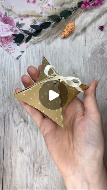 Easy Gift Boxes To Make, Wrapping A Ring Box Gift Ideas, Small Box Origami, Origami Gift Card Holder Diy, Making A Box Out Of Paper, Gift Box Diy Cardboard, Diy Jewelry Gift Box Ideas, How To Wrap Jewelry As A Gift, How To Make Paper Boxes Easy