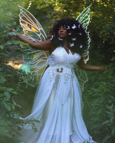 Fae Outfit, Black Fairy Aesthetic, Magic Fantasy Art, Ethereal Love, Fairycore Butterfly, Butterfly Magic, Fae Art, Fairy Photoshoot, Fairies Photos