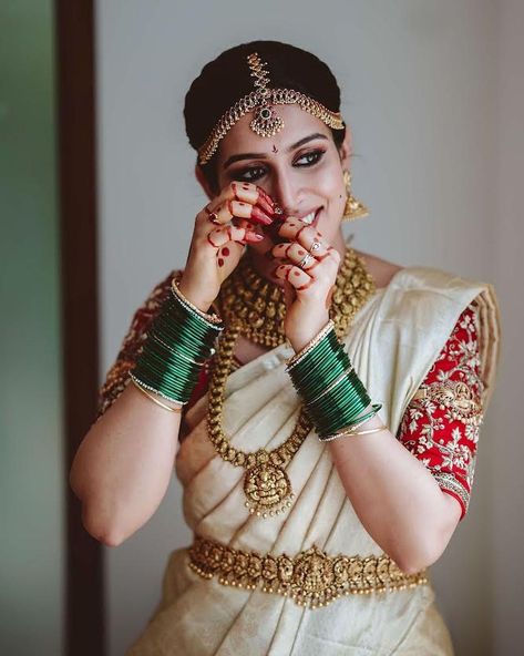 Hair accessories are important for South Indian Brides. It elevates their beautiful long black hair and traditional hairstyles. Save to know about the trending hair accessories! Bridal Head Jewelry Indian, South Indian Bride Head Jewellery, South Indian Bride Bangles, Red South Indian Saree, Bridal Bangles Wedding South Indian, Trending Hair Accessories, Bridal Makeup Kit, South Indian Engagement, Traditional Hairstyles