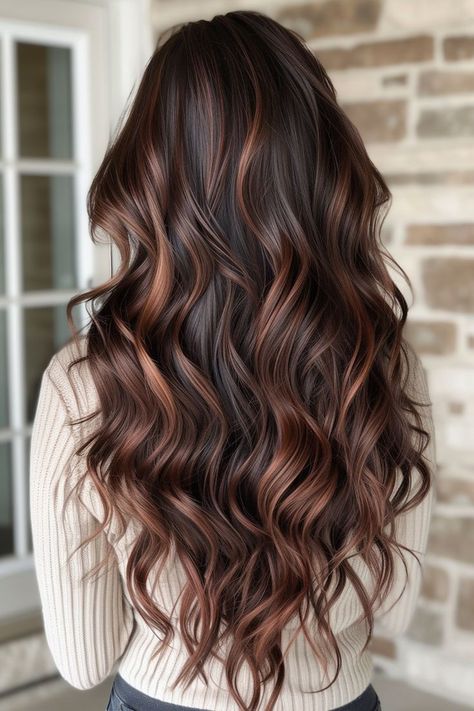 Light up the season with these 15 radiant winter hair colors. They're sure to brighten up even the coldest days. Coffee Hair, Chocolate Brown Hair Color, Brown Hair Looks, Brunette Hair With Highlights, Brown Hair Balayage, Winter Hair Color, Elegante Casual, Tone Hair, Hair Color Balayage