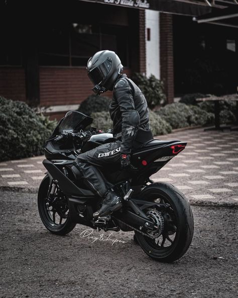 Yamaha R3, Stylish Bike, Crotch Rocket, Motorcycle Aesthetic, Bike Gear, Black N White, Sport Bikes, Bike, Cars