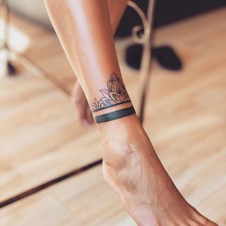 Ankle Cuff Tattoo, Anklet Tattoos For Women, Ankle Band Tattoo, Leg Band Tattoos, Tattoos Male, Cuff Tattoo, Ankle Tattoo Designs, Ankle Bracelet Tattoo, Ankle Tattoos For Women