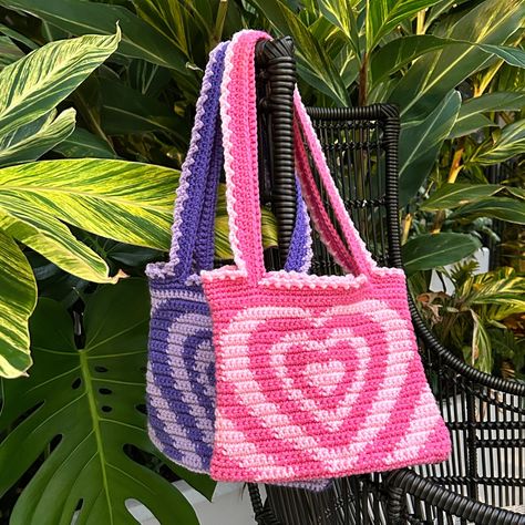 Spoil That New Baby: Luxurious (But Easy!) Crochet Patterns Cute Purple Crochet Ideas, Purple Crochet Tote Bag, Purple Crochet Projects, Dark Purple Crochet, Purple Crochet Bag, Radiating Heart, Crochet Violet, Poncho Au Crochet, Crochet Purple