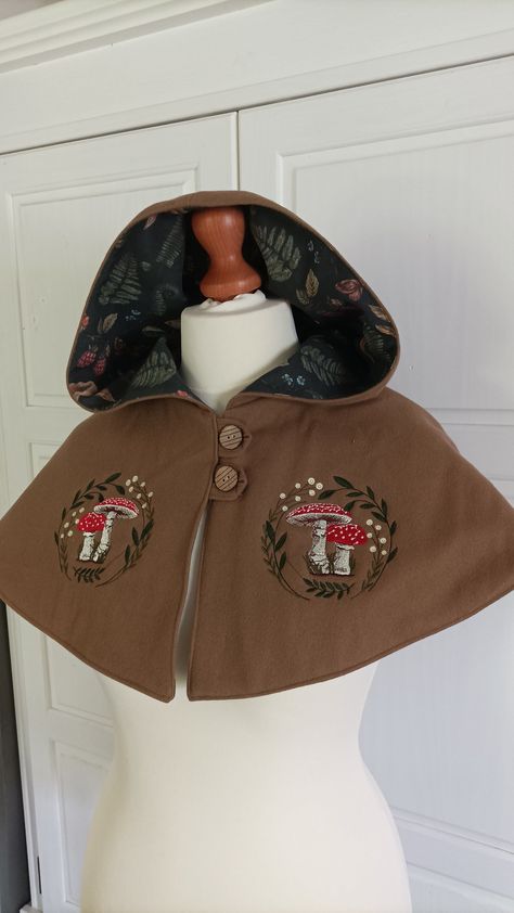 The cape is sewn from wool Fabric, lined with cotton canvas. Decorated with machine embroidery. The front part closes with buttons  Fits perfectly with a fantasy costume. Ren Faire Cape, Mythical Accessories, Fantasy Cloak, Dnd Outfits, Druid Costume, Cosplay Patterns, Ritual Clothing, Moon Outfit, Comicon Cosplay