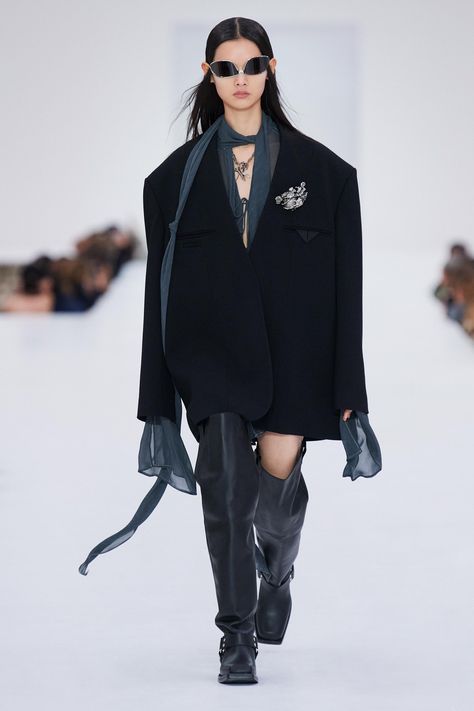 Acne Studios Fall 2022 Ready-to-Wear Collection | Vogue Deconstructed Fashion Street Styles, Fashion Week Trends, Acne Studio, Pregnancy Wardrobe, Moda Paris, Kate Bosworth, Fall 2022, Fashion Fabric, Lace Tops