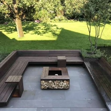 Contemporary Backyard, Backyard Seating Area, Outdoor Fireplace Designs, Backyard Fireplace, Backyard Seating, Modern Garden Design, Modern Backyard, Outdoor Gardens Design, Backyard Fire