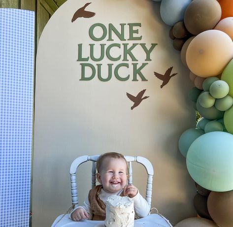 One Lucky Duck 🍀🦆✨ The blue gingham print, these colors, perfect *almost* fall weather, and the sweetest birthday boy made for the best 1st birthday along the river this weekend! And just call @alwaysinvited815 and @laurenashcookies the ultimate party dream team! Another perfectly color matched event in the books 🤩🥳 One Lucky Duck Backdrop, Duck Backdrop, One Lucky Duck, Lucky Duck, Fall Weather, Blue Gingham, Gingham Print, Birthday Boy, Dream Team