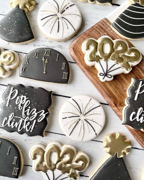 New Years Eve Dessert, New Year's Cupcakes, Balloon Cookies, Sugar Cookie Cakes, New Years Cookies, Distant Memory, Sugar Cookie Designs, New Years Eve Decorations, Fancy Cookies