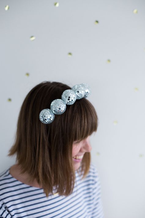 Disco ball headband Nye Hats, Diy Disco Ball, Festival Ideas, Halloween Accessories Hair, Festival Diy, Diy Hat, Halloween Hair, Winter Diy, Get The Party Started