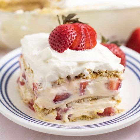 Raspberry Streusel Muffins, Snickers Caramel Apple Salad, Caramel Apple Salad, Strawberry Icebox Cake, Best Chicken Pot Pie, No Bake Banana Pudding, Icebox Cake Recipes, Apple Salad Recipes, Strawberry Pretzel Salad