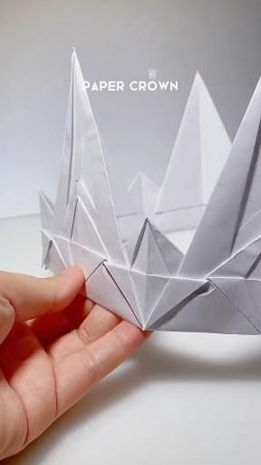 Cute Origami Ideas Easy, Handmade Halloween Gifts, Easy Paper Crown, Simple Oragami, Dibujos Aesthetic Simples, Origami Ideas Step By Step, What To Make Out Of Paper, Undertale Au Fanart, Paper Crafts Aesthetic