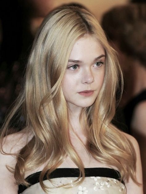 Elle Fanning, Blonde Hair, Close Up, A Woman, Blonde, Hair, White, Black