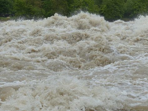 In May this year, 31 people died during flash flooding in Texas and Oklahoma. In September, 16 were killed in Utah from flash flooding. These disasters are finally waking people up to what a serious risk flash flooding is. If you live in a flood zone – which could be almost any lowland area – … Free State, River Park, North Park, Xiamen, Bogor, Severe Weather, Mozambique, Tibet, West Virginia