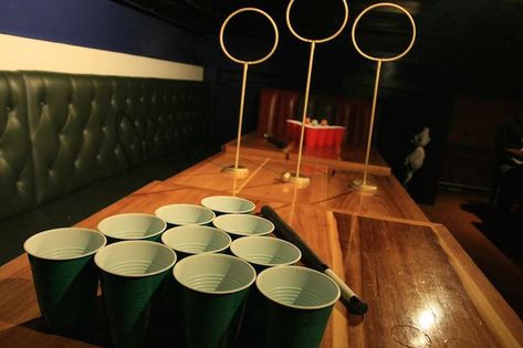 Harry Potter Fans Are Freaking Out Over Quidditch Beer Pong - Eater Quidditch Pong, Harry Potter Drinking Game, Games For Parties, 1st Birthday Games, Drinking Games For Parties, Harry Potter Quidditch, Harry Potter Birthday Party, Super Party, Beer Party