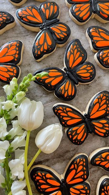 Monarch Butterfly Cookies, Butterfly Realistic, Bug Party, Butterfly Cookies, Bridal Shower Cookies, Cooking Cookies, Iced Sugar Cookies, Cookies Decorated, Monarch Butterfly