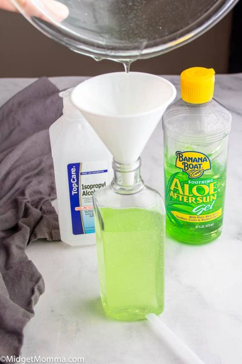 Making homemade hand sanitizer is SUPER easy! If you are wanting to save money or you are on the hunt for hand sanitizer and have gotten to the store and realized they are all out then you are going to love this EASY DIY Hand Sanitizer. Workout Smoothie Recipes, Natural Hand Sanitizer, Crunches Workout, Hand Sanitizers, Cleaning Recipes, Cleaners Homemade, Diy Recipes, Oat Milk, How To Make Homemade