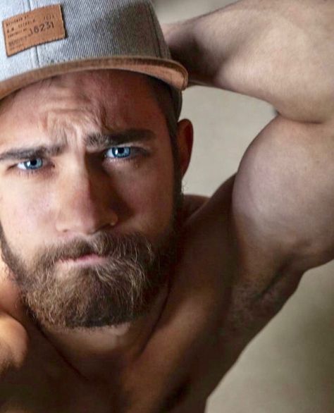 Gorgeous blue eyes! Stop Shaving, Beard Images, Burly Men, Hair Movement, Moustaches Men, Blue Eyed Men, Men With Grey Hair, Epic Beard, Scruffy Men