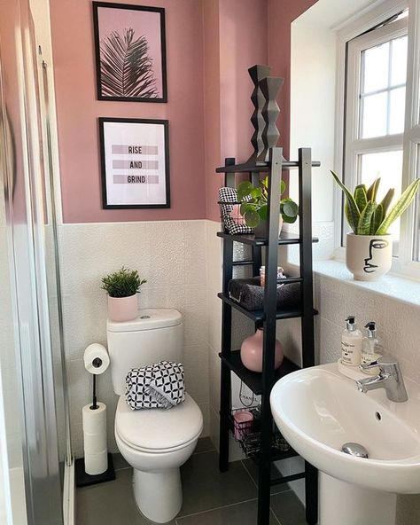 Pink And Black Bathroom, Wc Decoration, Aesthetic Interior Design, Pink Bathroom Decor, Bathroom Decorating Ideas, Bathroom Themes, Small Bathroom Ideas On A Budget, Bathroom Decorating, Bathroom Inspiration Decor