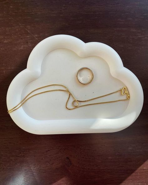 ☁️NEW PRODUCT☁️ These cloud jewelry / trinket trays are perfect for those who like cute, minimalistic decor. They add a beautiful, yet simple look anywhere in your home. . . . #jesin #michiganartist #cloudtray #handmade #ecofriendly #mrscolorberry #cottagecoredecor #aestheticdecor #homedecor #minimalistdecor Cloud Trinket Dish, Air Dry Clay Trinket Dish, Clay Jewellery Holder, Cloud Jewelry, Bedroom Board, Minimalistic Decor, Trinket Trays, Clay Diy Projects, Tray Diy