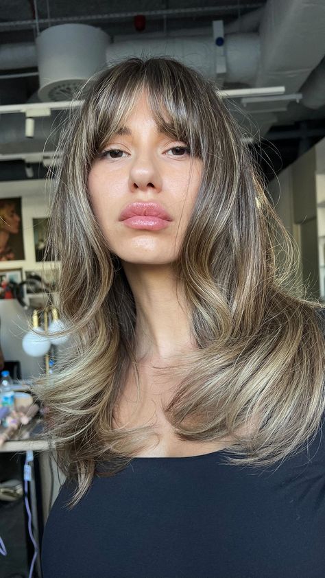 EdwardsAndCo Hair Salons on Instagram: “✨THIS IS YOUR SIGN ✨ Have you been thinking about it? It’s time to book in get wispy bangs and a 90’s layered haircut. The link is in our…” Highlight Hair With Bangs, Blonde Balayage Wispy Bangs, Balayage On Bangs, Highlighted Layered Hair, Soft Curls With Bangs, Partial Highlights With Bangs, Brown Hair With Highlights With Bangs, Highlighted Hair With Bangs, Bangs With Balayage