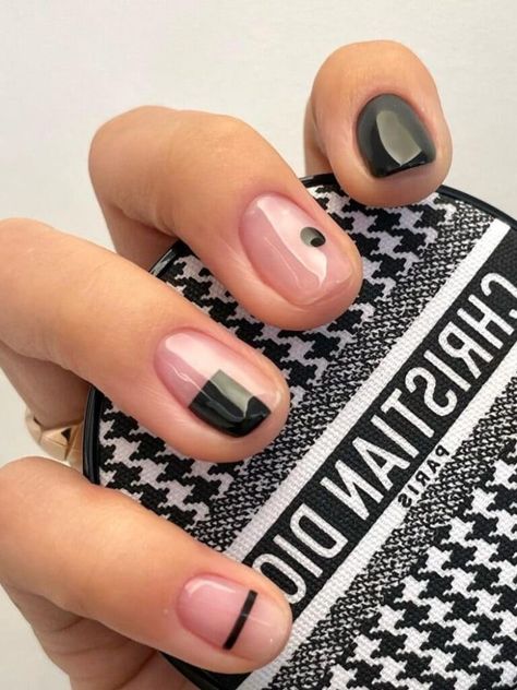 Korean minimalist nail art: short black negative space nail design Short Edgy Nail Ideas, Minimalist Nail, Minimal Nails Art, Mens Nails, Space Nails, Dot Nail Art, Minimalist Nail Art, Minimal Nails, Lines On Nails