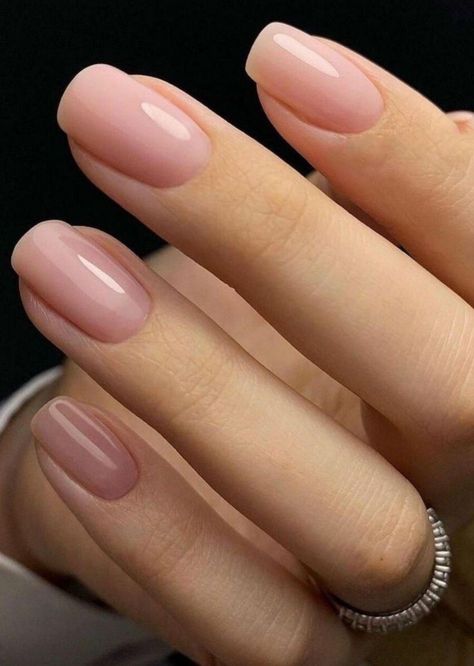 From Cristine Squoval Nails, La Nails, Gelish Nails, Stylish Nails Designs, Round Nails, Nail Photos, Pretty Gel Nails, Neutral Nails, Dipped Nails