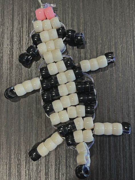 Pony Bead Dragonfly, How To Make Animals Out Of Beads, Beaded Lizard Tutorial, Frog Pony Bead Pattern, How To Make Pony Bead Animals, Pony Bead Octopus Pattern, Lizard Bracelet Pattern, Pony Bead Lizard Pattern, How To Make Animals With Beads