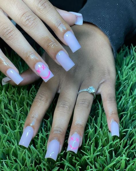 444 Nails Acrylic, Cute Simple Acrylic Nails Ideas, Short Nails On Dark Skin, Medium White Acrylic Nails, Shorties Acrylic Nails Square, Drip Nails, Colored Acrylic Nails, White Acrylic Nails, Cute Acrylic Nail Designs