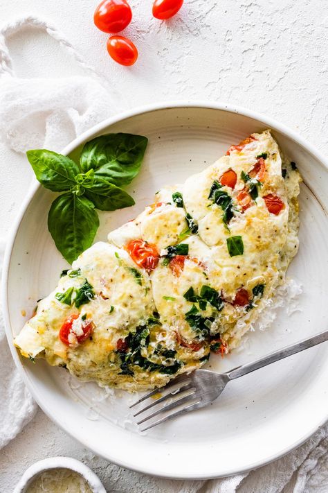 Egg White Omelette With Spinach, Egg White Veggie Omelette, Healthy Omlet Recipes, Omelette Fillings, Greek Omelette, Egg White Omelet, Egg White Breakfast, Omlet Recipes, Egg White Omelette