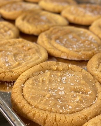 The lunch lady at my school cafeteria used to make these cookies. They were always the best! Lunch Lady Peanut Butter Cookies, Peanut Butter Lunch Lady Cookie Bars, School Peanut Butter Cookies, School Lunch Recipes Cafeterias Old, Cafeteria Lunch, Dutch Apple Pie Recipe, Butter Desserts, School Cookies, Dutch Apple Pie