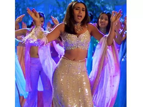 iDiva Bollywood Theme Party, 90s Bollywood Fashion, Fashion Quiz, Bollywood Theme, Kuch Kuch Hota Hai, Rani Mukerji, Iconic Looks, Bollywood Lehenga, 90s Bollywood