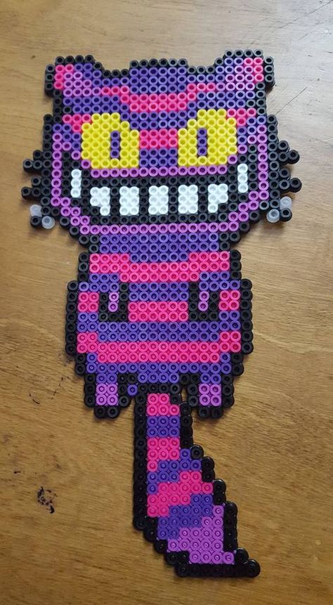 Perler Bead Cheshire Cat, Perler Beads Ideas Cat, Cheshire Cat Perler Bead Patterns, Perler Bead Art Ideas Kawaii, Cheshire Cat Perler Beads, Cheshire Cat Pixel Art, Digimon Perler Beads, Hama Beads Patterns Disney, Perler Bead Stitch