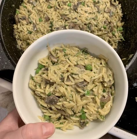 Creamy Garlic Parmesan Orzo with Green Peas Looking for a creamy, comforting, and delicious side dish or main meal? This orzo recipe is rich, cheesy, and loaded with flavor, perfect for a cozy night in or an impressive dinner party dish! Ingredients: 1 cup orzo pasta 2 tbsp olive oil 3 cloves garlic, minced 1/4 cup onion, finely chopped 1 3/4 cups chicken or vegetable broth 1/2 cup heavy cream 1 cup grated Parmesan cheese 1 cup green peas (frozen or fresh) Salt and pepper to taste Fresh par... Garlic Parmesan Orzo, Mushroom Orzo, Spinach Orzo, Parmesan Orzo, Orzo Recipe, Impressive Dinner, Dinner Party Dishes, Mushroom Spinach, Orzo Recipes