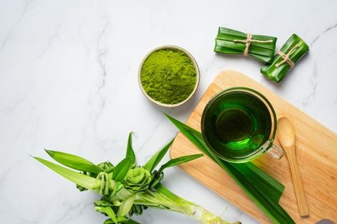 Fresh green pandan leaf on table | Free Photo #Freepik #freephoto #background #food #water #wood Desserts Photography, Pandan Leaf, Daun Pandan, Background Food, Dessert Photography, Asia Tenggara, Leaf Table, Fresh Green, Leaf Art