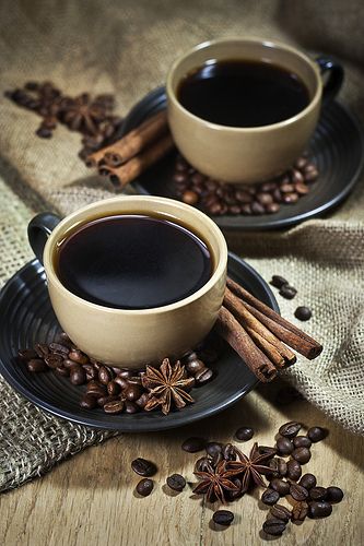 Two cups of coffee with spices Cups Of Coffee, Pause Café, Chocolate Caliente, Tea Sandwiches, Irish Coffee, Coffee Photography, Star Anise, But First Coffee, A Cup Of Coffee