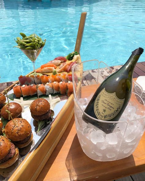 Morning Brunch, Swim Party, Mini Burgers, What To Cook, Light Recipes, Pool Party, Best Foods, Good Food, Champagne