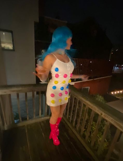 #KatyPerry #halloween #halloweencostume #halloweencostumeswomen #collegehalloween #halloweencostumescollege #itgirl #colorful #candy #autumn #fashion #diy Katy Perry Costume Diy, Katy Perry Halloween Costume, Katy Perry Halloween, Katy Perry Costume, Katy Perry Outfits, College Halloween, Halloween Costumes Friends, Costume Diy, Concert Outfits