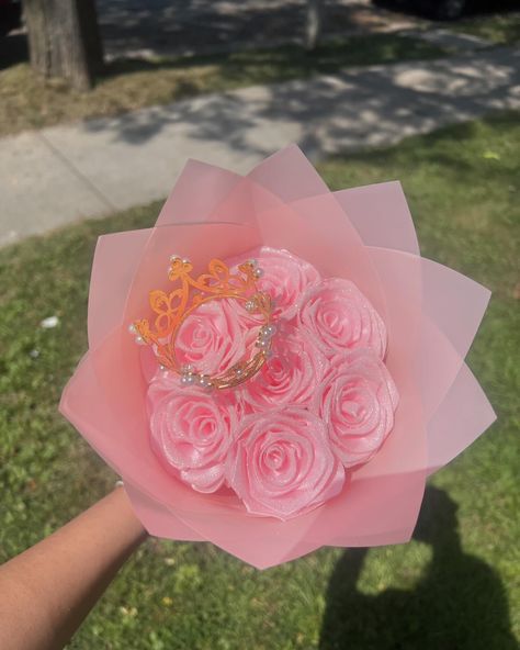 Tiny pink flower bouquet 💗 7 count baby pink with crown 💕 - - #roses #reels #rosas #florist #rosaseternas #eternalroses #explore #bouquet #viral #fyp #ramobuchon #smallbusiness #explorepage Ramo Ideas, Pink Flower Bouquet, Bouquet Ideas, Pink Flower, Quince, Baby Pink, Flowers Bouquet, Pink Flowers, Florist