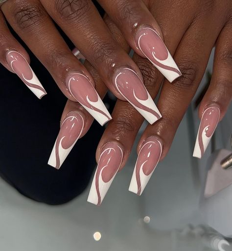 Elegant Nails French Tips, Nail Art Swirls Design, Trendy Summer Nail Designs 2024, Nude Nails Design 2024, Elegant Nail Designs 2024, Diy Nail Stand, Pink And Gold Nail Designs, Trendy Holiday Nails, Accent Nail Ideas