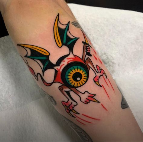 Eyeball Wings Tattoo, Old School Eye Tattoo, Traditional Eyeball Tattoo, Eye With Wings Tattoo, Eyeball With Wings, Flying Eyeball Tattoo, Trad Flash, Flying Eyeball, 90s Tattoos