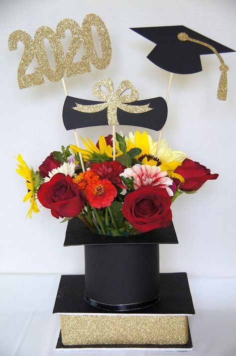 Graduation Flower Centerpieces, Graduation Centerpiece, Graduation Flowers, Graduation Tables, Graduation Crafts, Graduation Party Centerpieces, Graduation Party Ideas, Grad Party Decorations, Graduation Signs