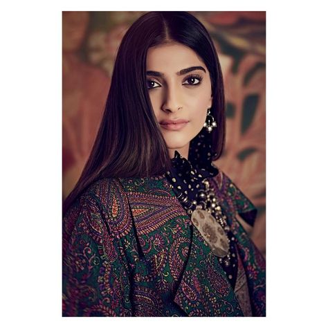 Sonam Kapoor Instagram, Sonam Kapoor Wallpapers, Sonam Kapoor Fashion, ऐश्वर्या राय, 60s Look, Celebrity Style Icons, Sonam Kapoor, Bollywood Saree, Bollywood Stars