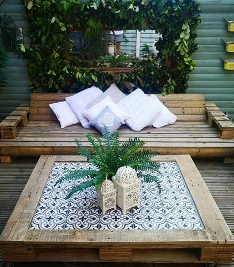 $444,84 Tiled Coffee Table, Pallet Patio Furniture, Pallet Patio, Pallet Sofa, Budget Patio, Pallet Outdoor, Pallet Garden, Wood Patio, Pallet Furniture Outdoor