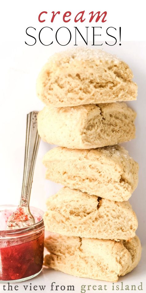 Clotted Cream Recipes, Cream Scones Recipe, Scones Recipe Easy, Cream Scones, Scones Recipe, Cream Tea, Clotted Cream, Scone Recipe, Mini Chocolate Chips