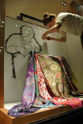 Scarves Display, Fashion Window Display, Fabric Store Design, Scarf Display, Window Display Retail, Windows Display, Visual Merchandising Displays, Store Design Boutique, Store Window Displays