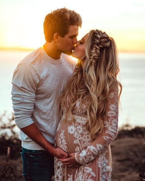 Cute Pregnancy Photos, Maternity Photo Ideas, Maternity Photography Poses Outdoors, Outdoor Maternity Photos, Pregnancy Photos Couples, Maternity Photography Poses Pregnancy Pics, Couple Pregnancy Photoshoot, Maternity Photography Outdoors, Maternity Photography Couples