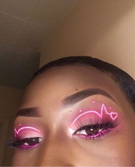 @duckiee 💛 Valentines Makeup Simple, Valentines Day Makeup Looks, Holiday Eyeshadow, Nails Acrylic Almond, Slay Makeup, Day Eye Makeup, Birthday Makeup Looks, Eye Makeup Images, Day Makeup Looks