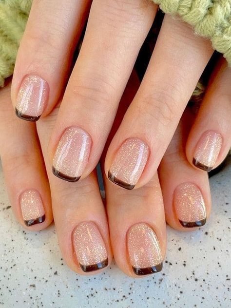 short brown French tips with glitter Brown Nails Art, French Tips With Glitter, Brown French Tips, Brown Nail Designs, November Nail Designs, Brown Nail Art, Brown Nail Polish, Orange Nail Designs, Brown Nail