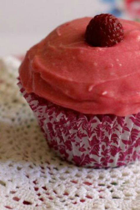 The PERFECT pink cupcake <3 Tea Party Cakes, Toddler Lunch Box, Pink Tea Party, Cake Stall, Tea Party Cake, Tiny Cakes, School Cake, Beetroot Dip, Pink Foods